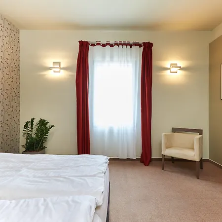 Patzay Borhotel Szálloda